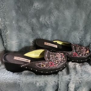 No Boundaries Black and Pink Embroidered Mules
